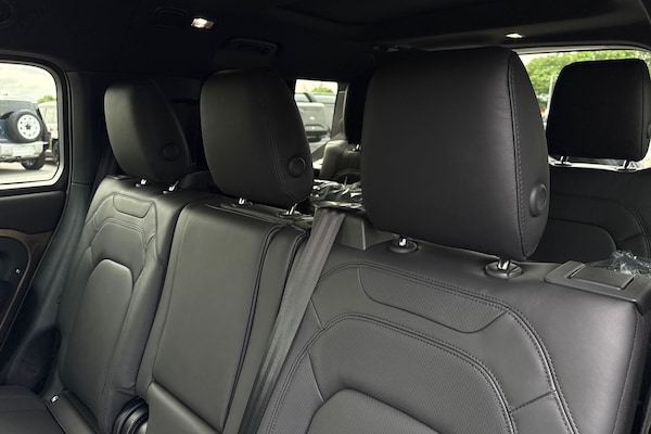 Used Land Rover Defender 130 2025 for sale - 74287305: Photo 13