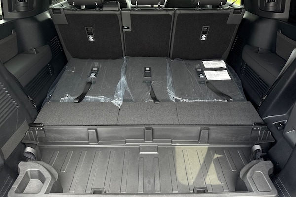 Used Land Rover Defender 130 2025 for sale - 74287305: Photo 37