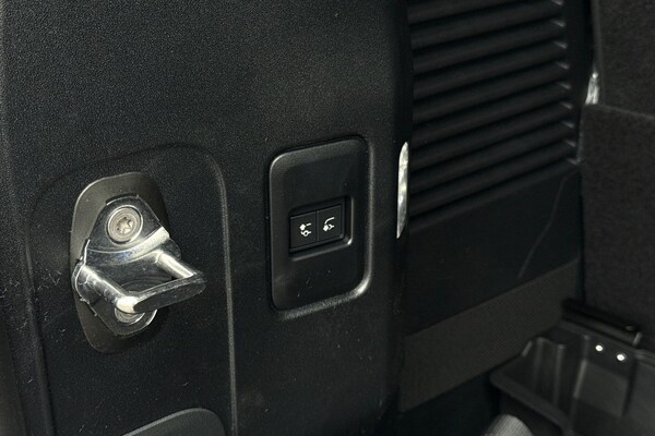 Used Land Rover Defender 130 2025 for sale - 74287305: Photo 39