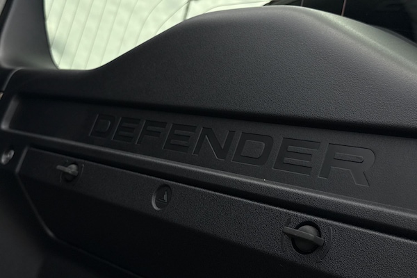 Used Land Rover Defender 130 2025 for sale - 74287305: Photo 40
