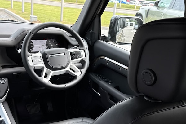 Used Land Rover Defender 130 2025 for sale - 74287305: Photo 46