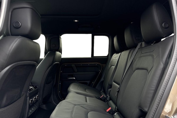 Used Land Rover Defender 130 2025 for sale - 74287305: Photo 4