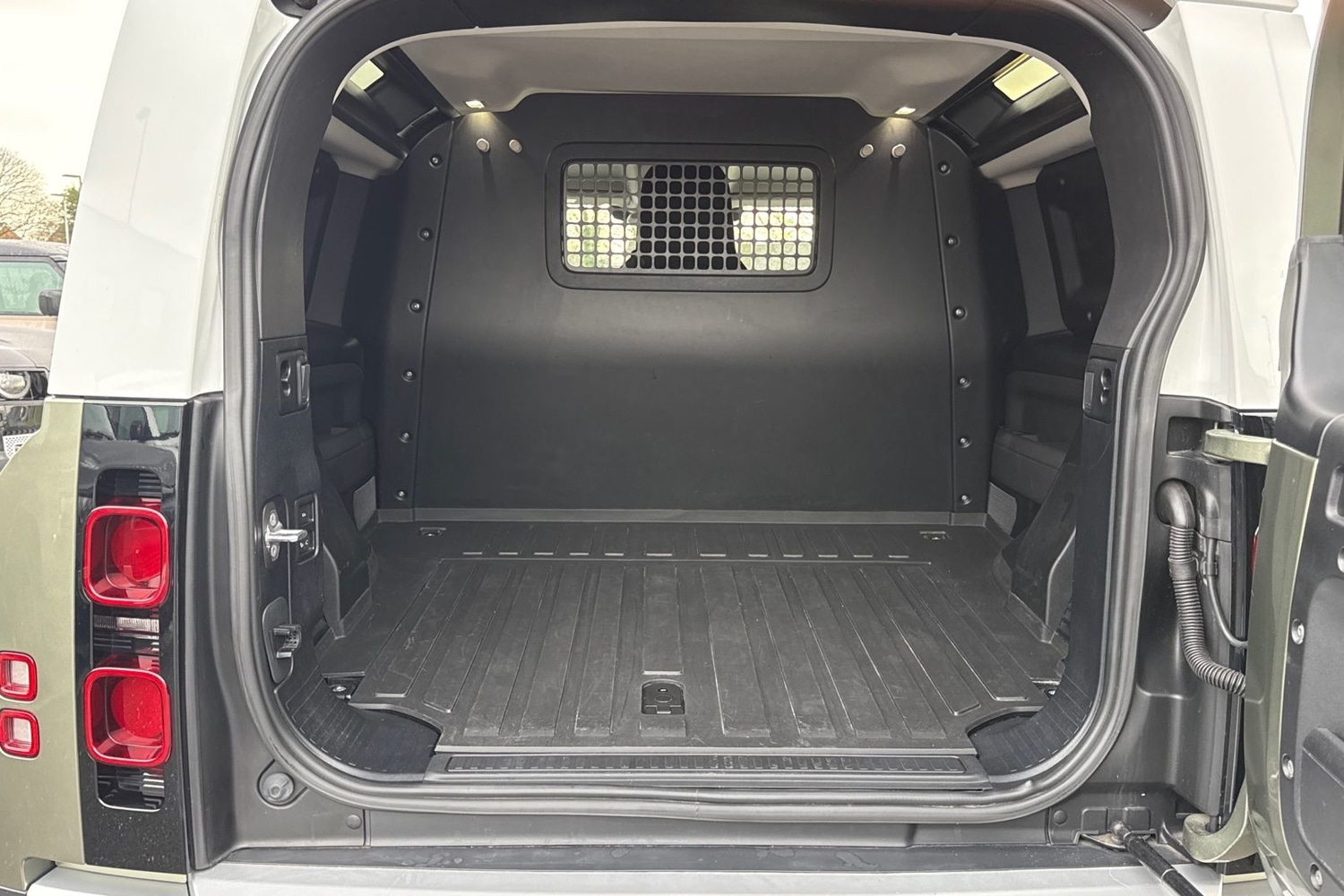 Used Land Rover Defender 2021 for sale - 77199394: Photo 10