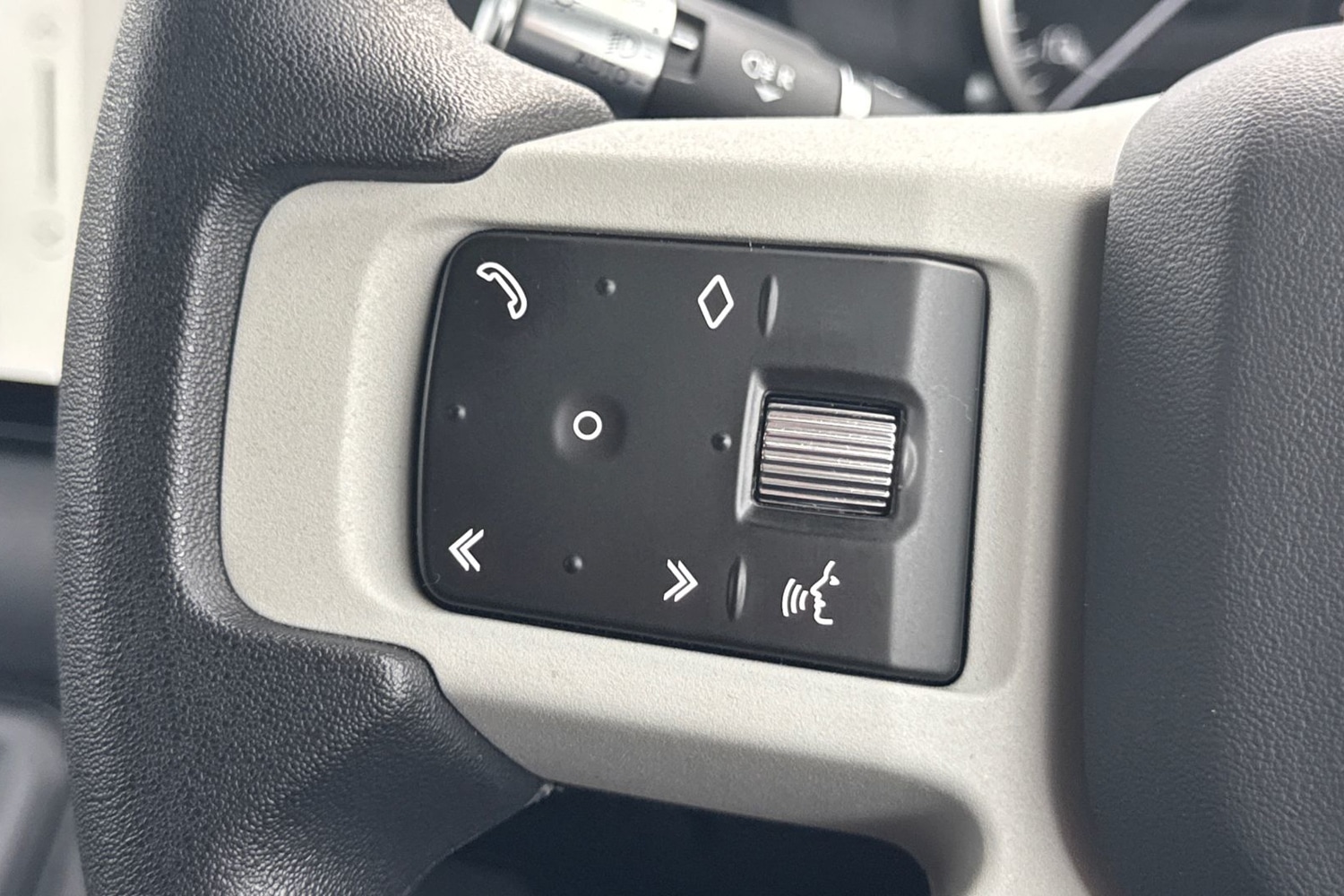 Used Land Rover Defender 2021 for sale - 77199394: Photo 32