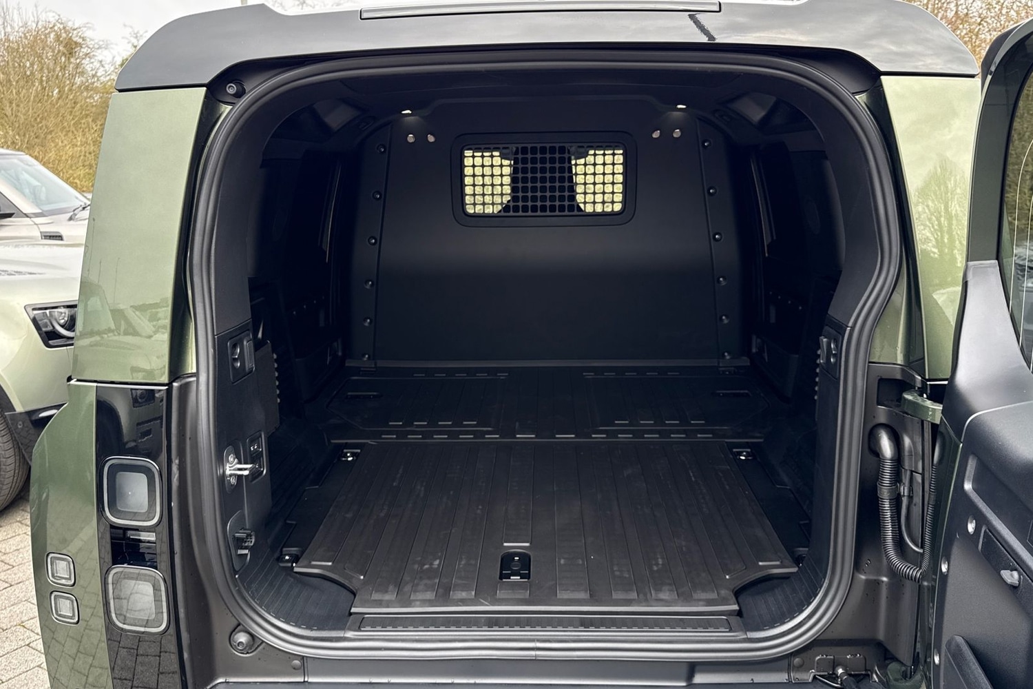 Used Land Rover Defender 110 2026 for sale - 77996387: Photo 10