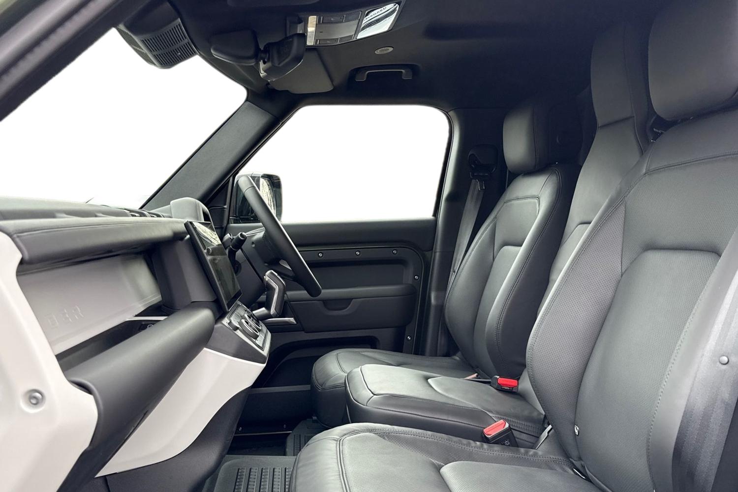 Used Land Rover Defender 110 2026 for sale - 77996387: Photo 3