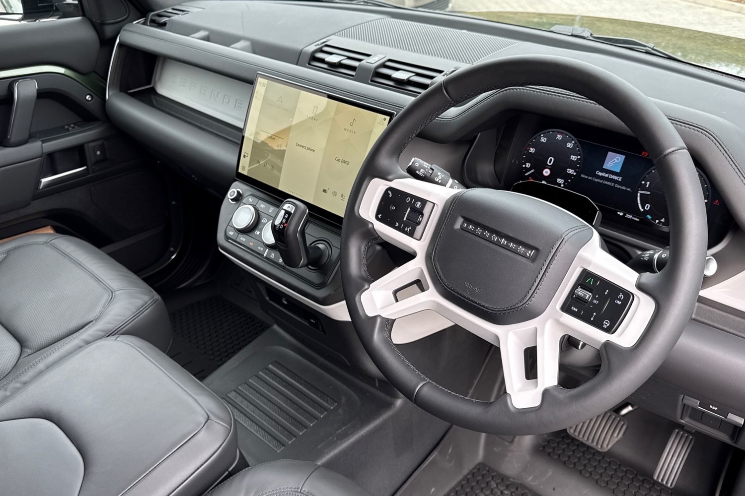 Used Land Rover Defender 110 2026 for sale - 77996387: Photo 32