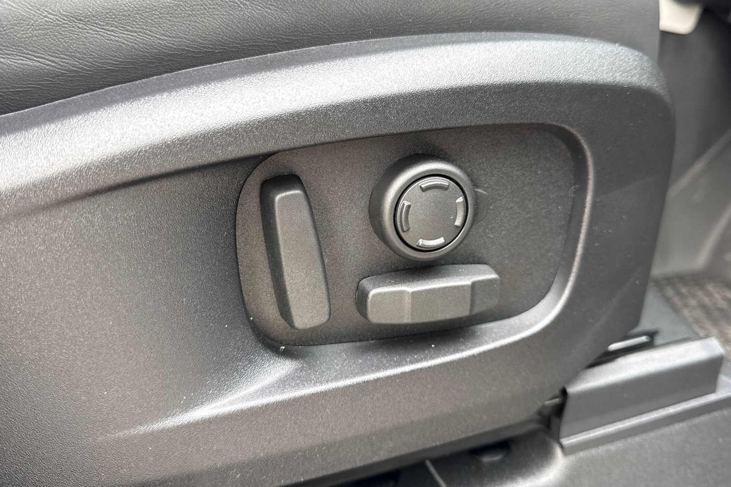 Used Land Rover Defender 110 2026 for sale - 77996387: Photo 34