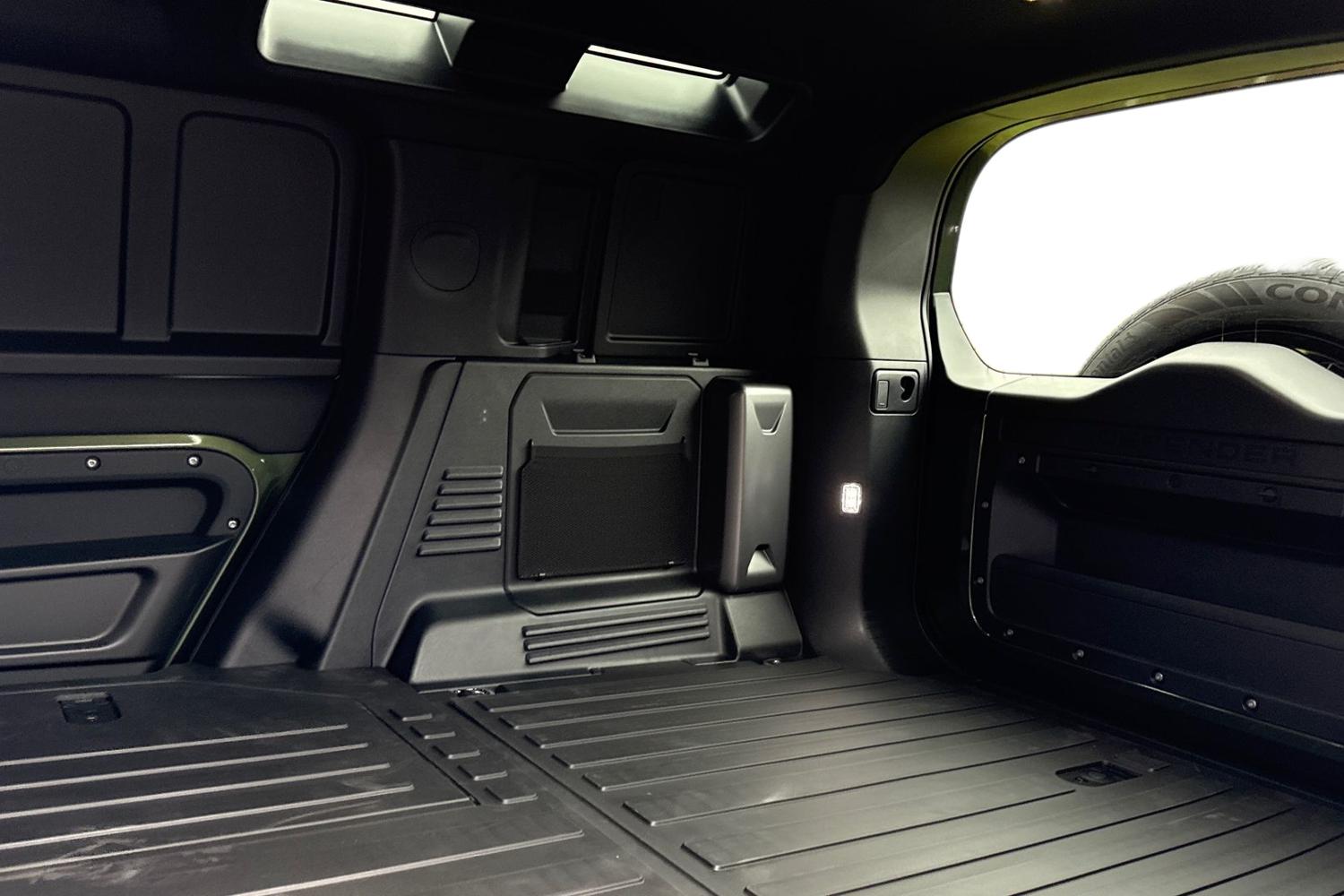 Used Land Rover Defender 110 2026 for sale - 77996387: Photo 4