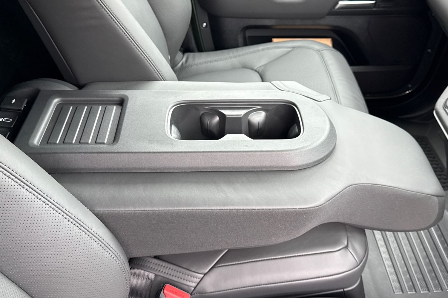 Used Land Rover Defender 110 2026 for sale - 77996387: Photo 43