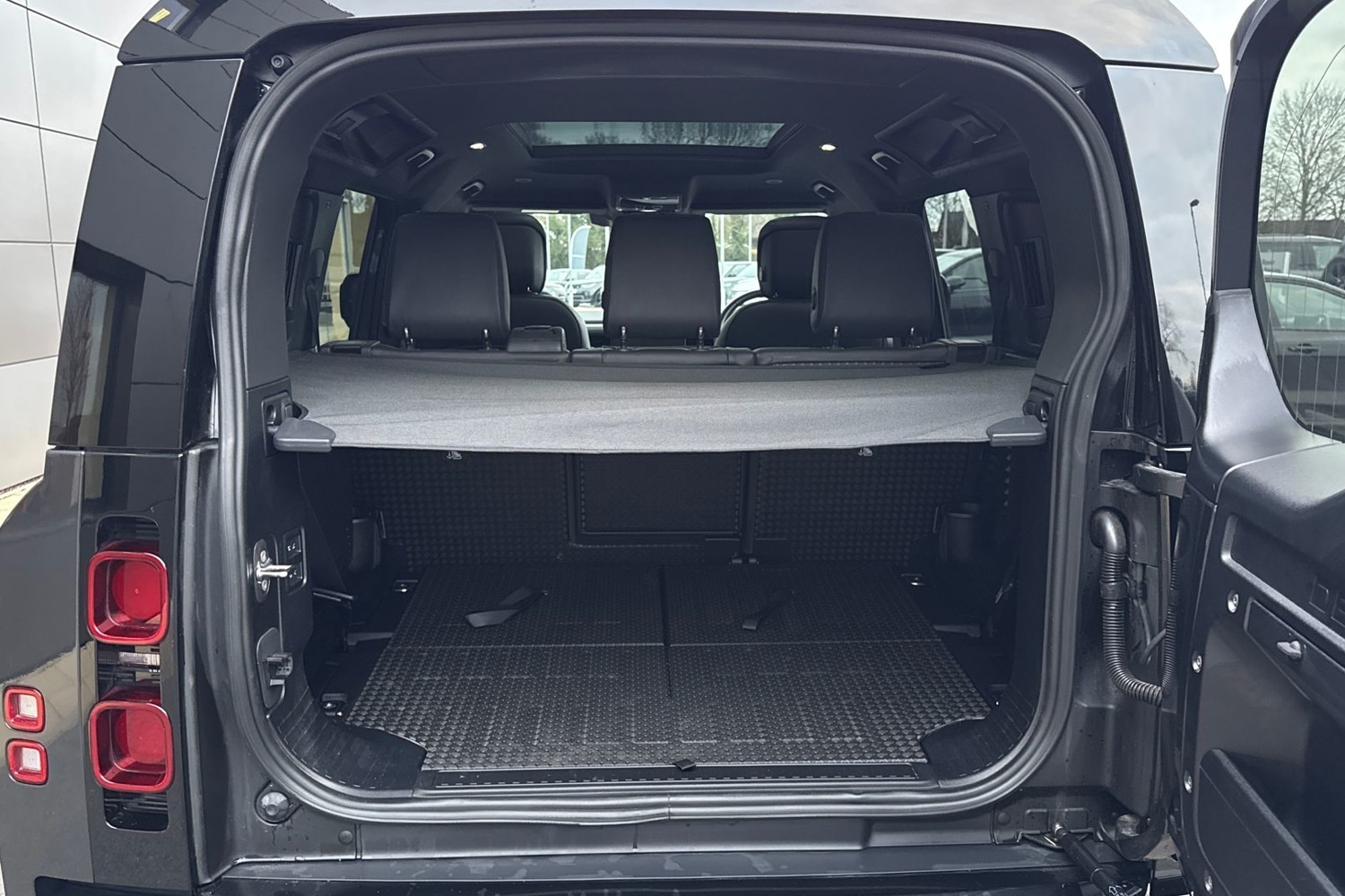 Used Land Rover Defender 110 2024 for sale - 77080040: Photo 11