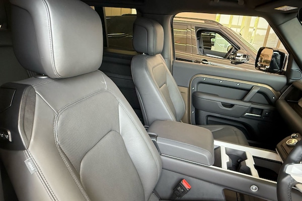 Used Land Rover Defender 90 2025 for sale - 74764146: Photo 10