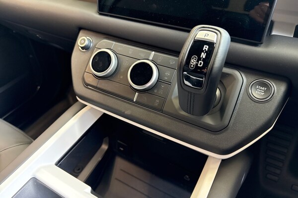 Used Land Rover Defender 90 2025 for sale - 74764146: Photo 16
