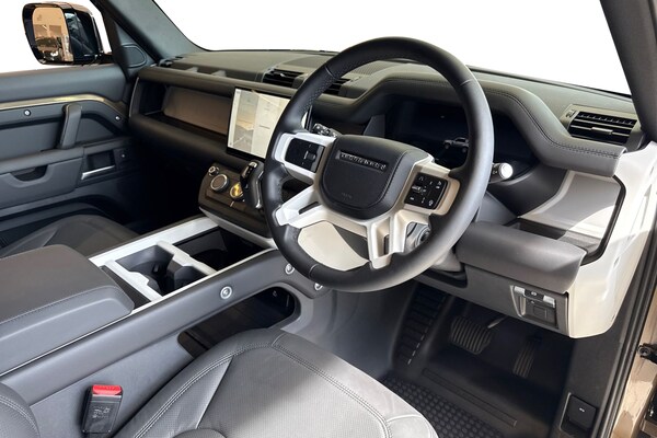 Used Land Rover Defender 90 2025 for sale - 74764146: Photo 9