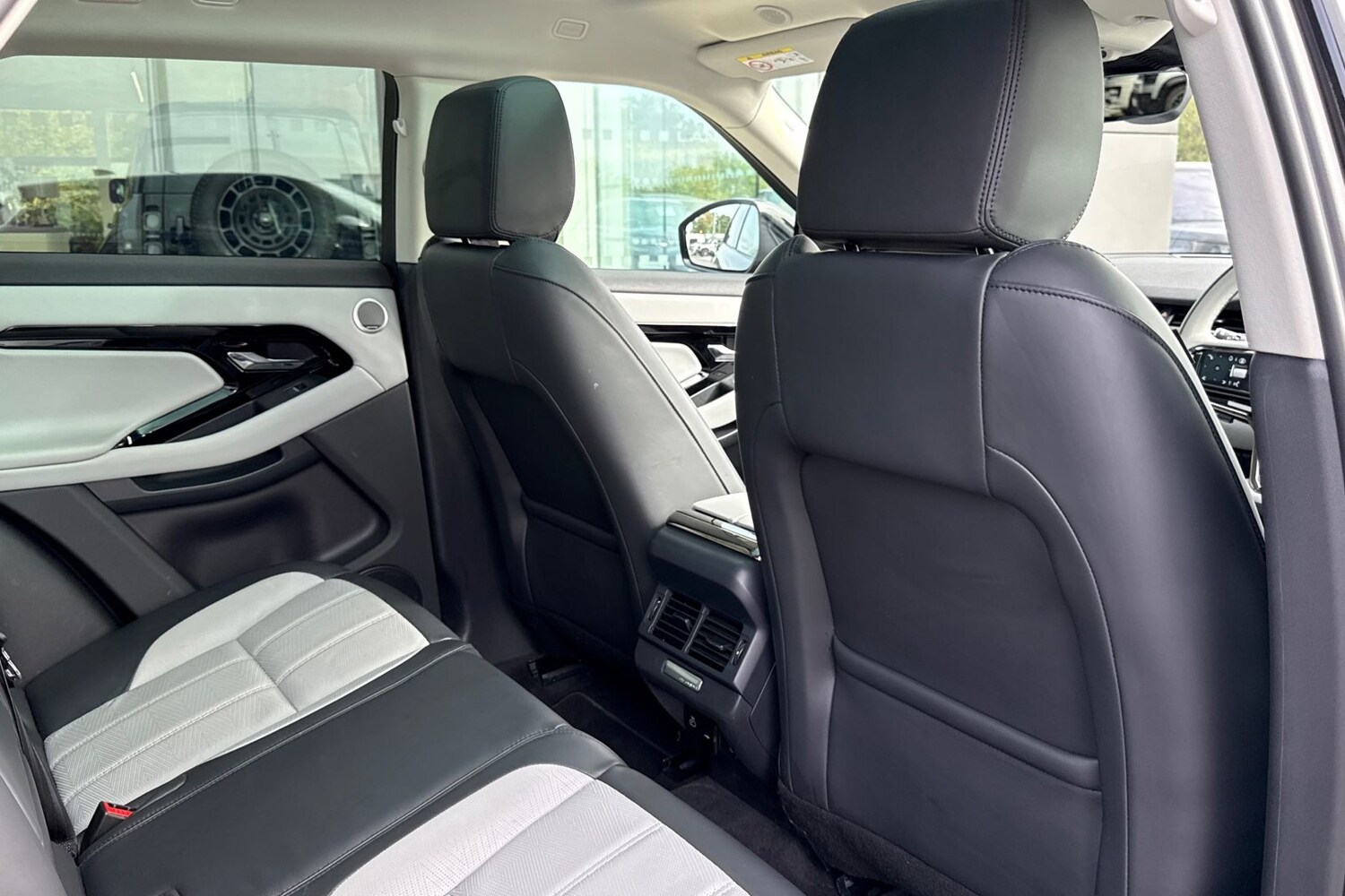 Used Land Rover Range Rover Evoque 2025 for sale - 76102173: Photo 33