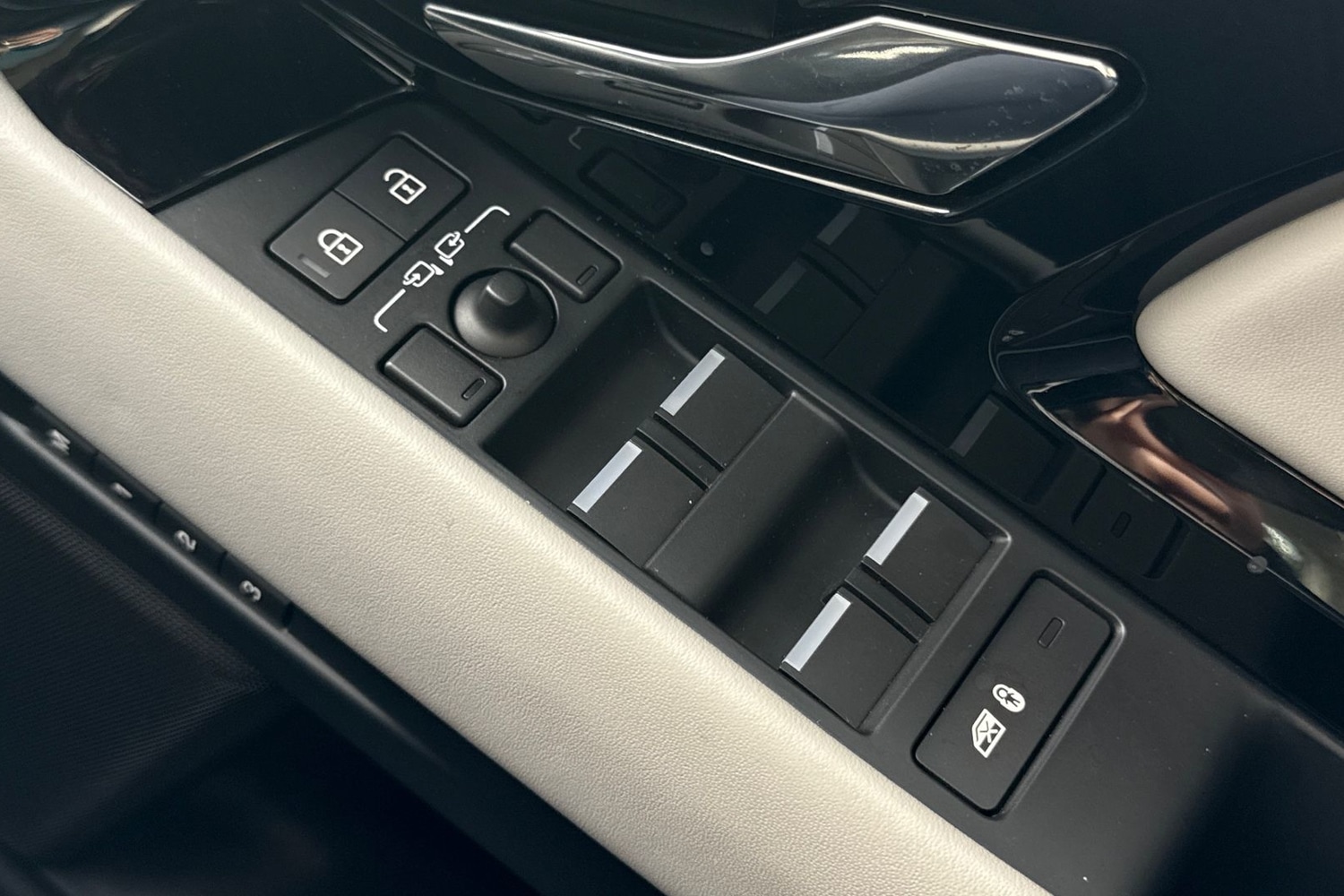 Used Land Rover Range Rover Evoque 2025 for sale - 76102173: Photo 37