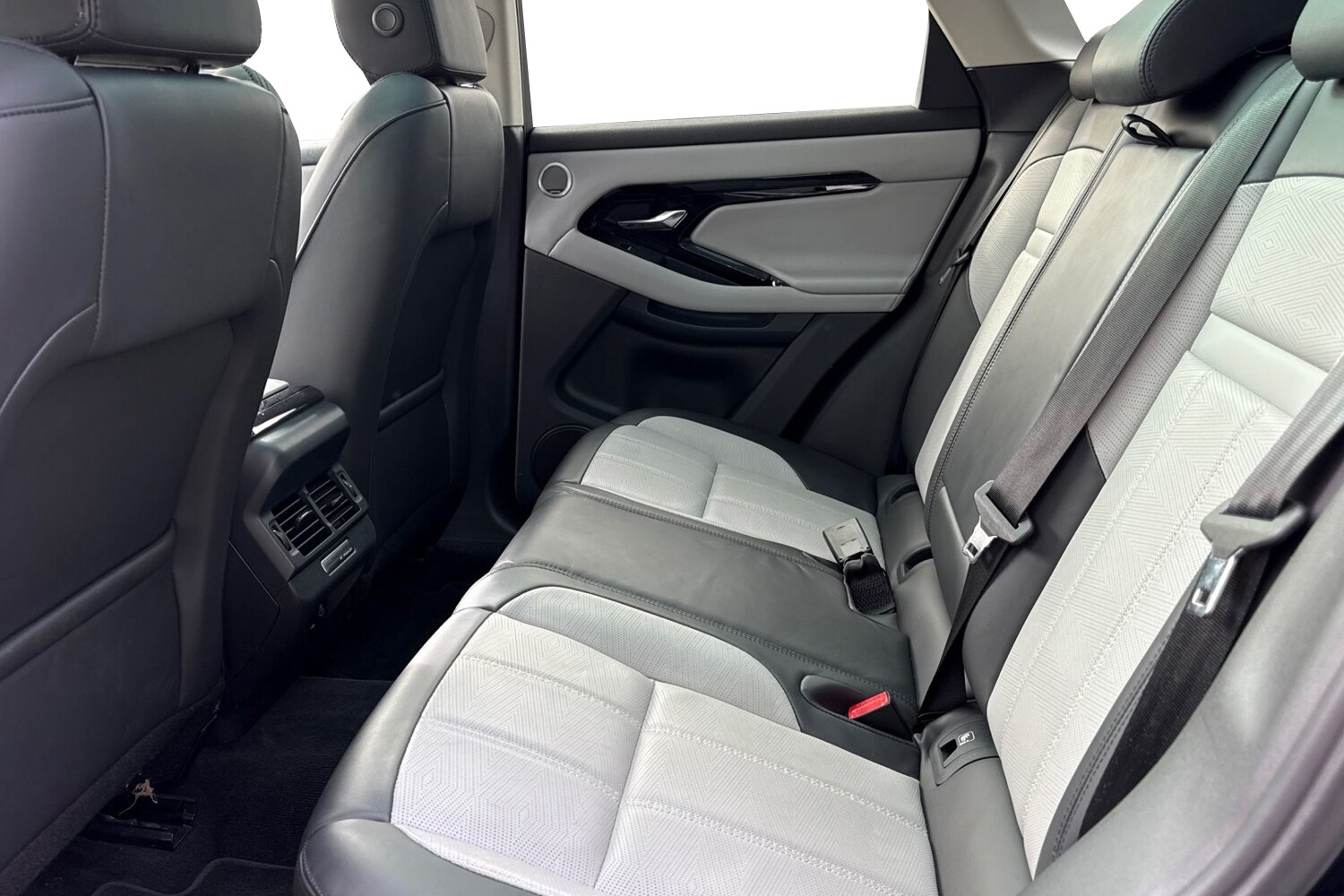 Used Land Rover Range Rover Evoque 2025 for sale - 76102173: Photo 4