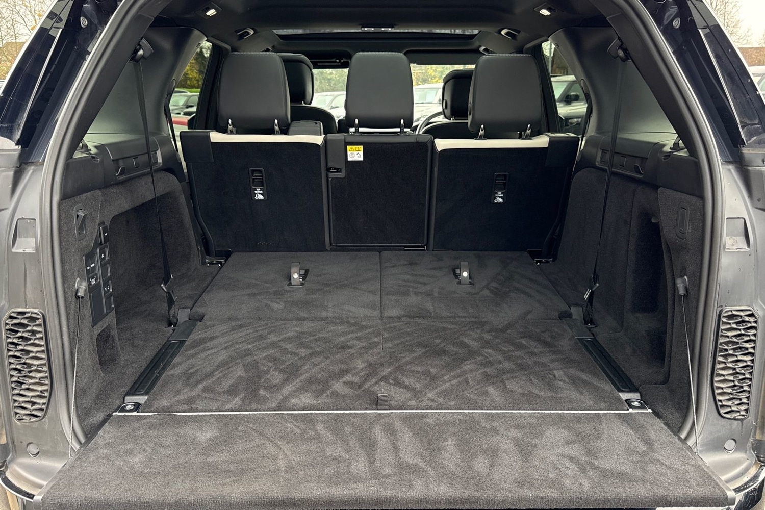 Used Land Rover Discovery 2024 for sale - 76805366: Photo 11