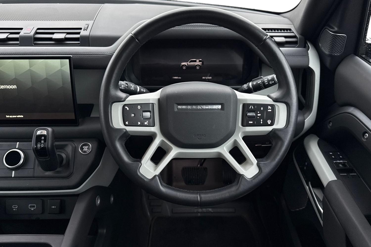 Used Land Rover Defender 2023 for sale - 76896079: Photo 15