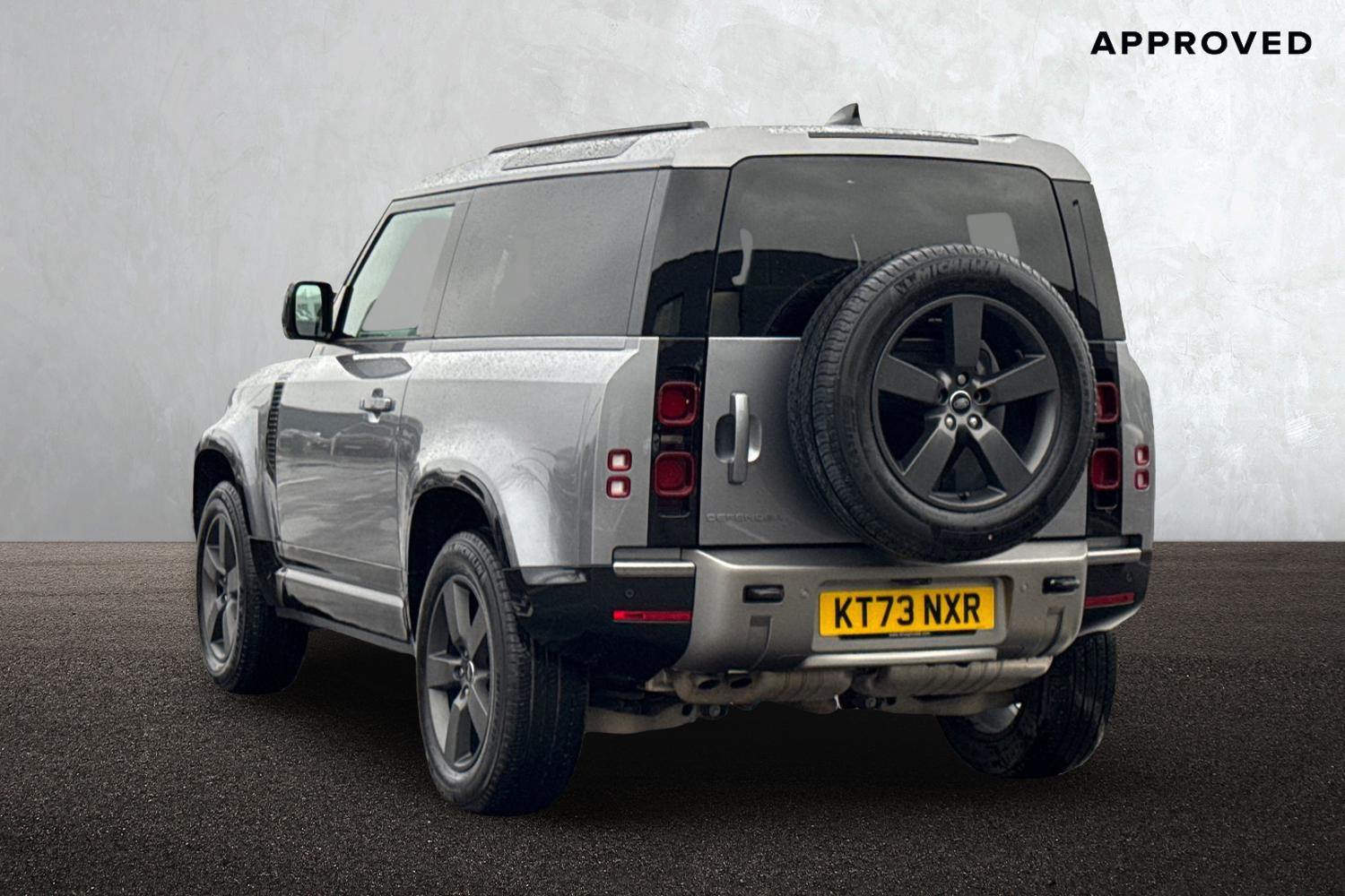 Used Land Rover Defender 2023 for sale - 76896079: Photo 2
