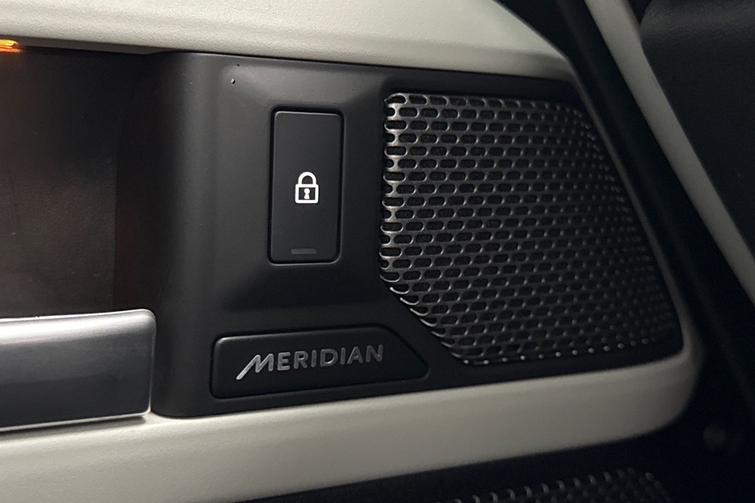 Used Land Rover Defender 2023 for sale - 76896079: Photo 24