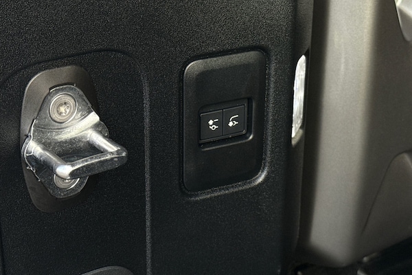 Used Land Rover Defender 110 2025 for sale - 76220246: Photo 26