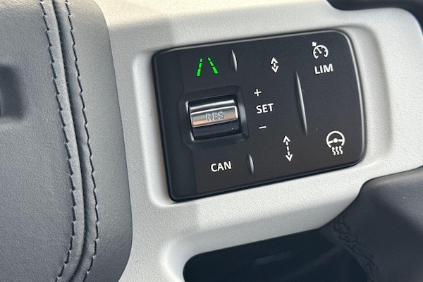 Used Land Rover Defender 110 2025 for sale - 76250606: Photo 18