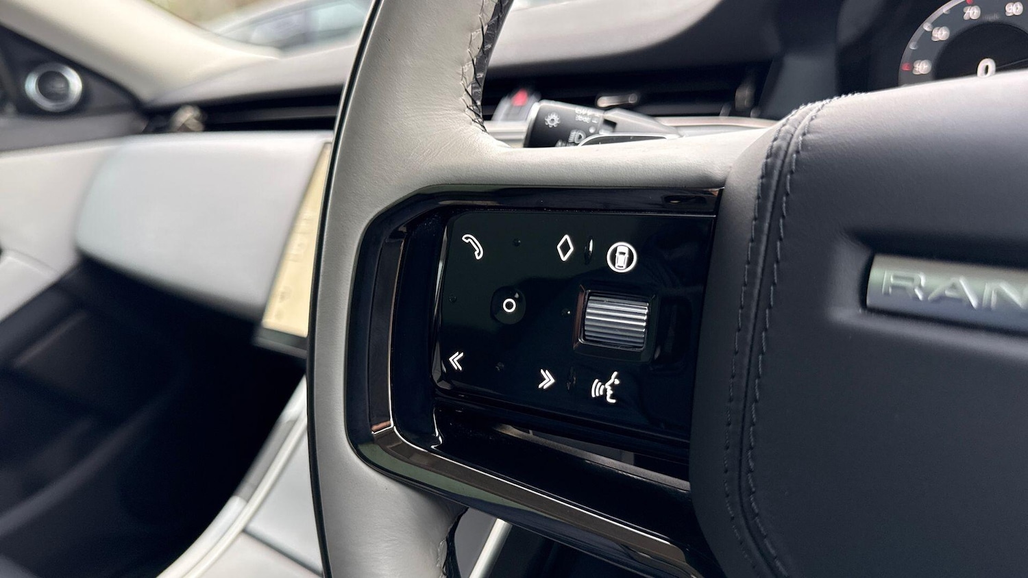 Used Land Rover Range Rover Evoque 2024 for sale - 77919335: Photo 32