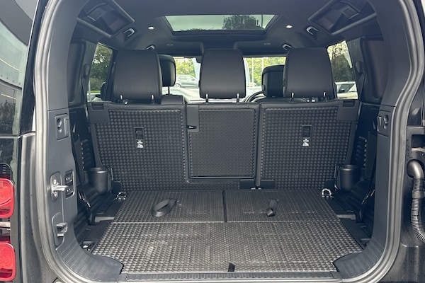 Used Land Rover Defender 110 2024 for sale - 76207057: Photo 11