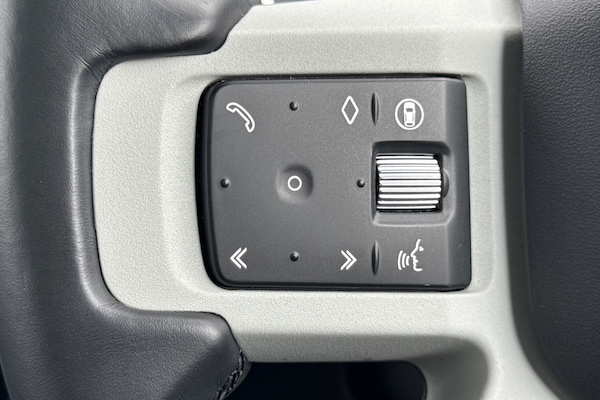 Used Land Rover Defender 110 2024 for sale - 76207057: Photo 30