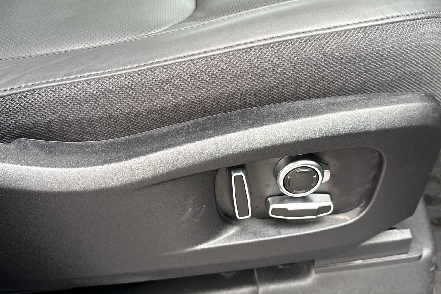 Used Land Rover Defender 130 2025 for sale - 77194830: Photo 32