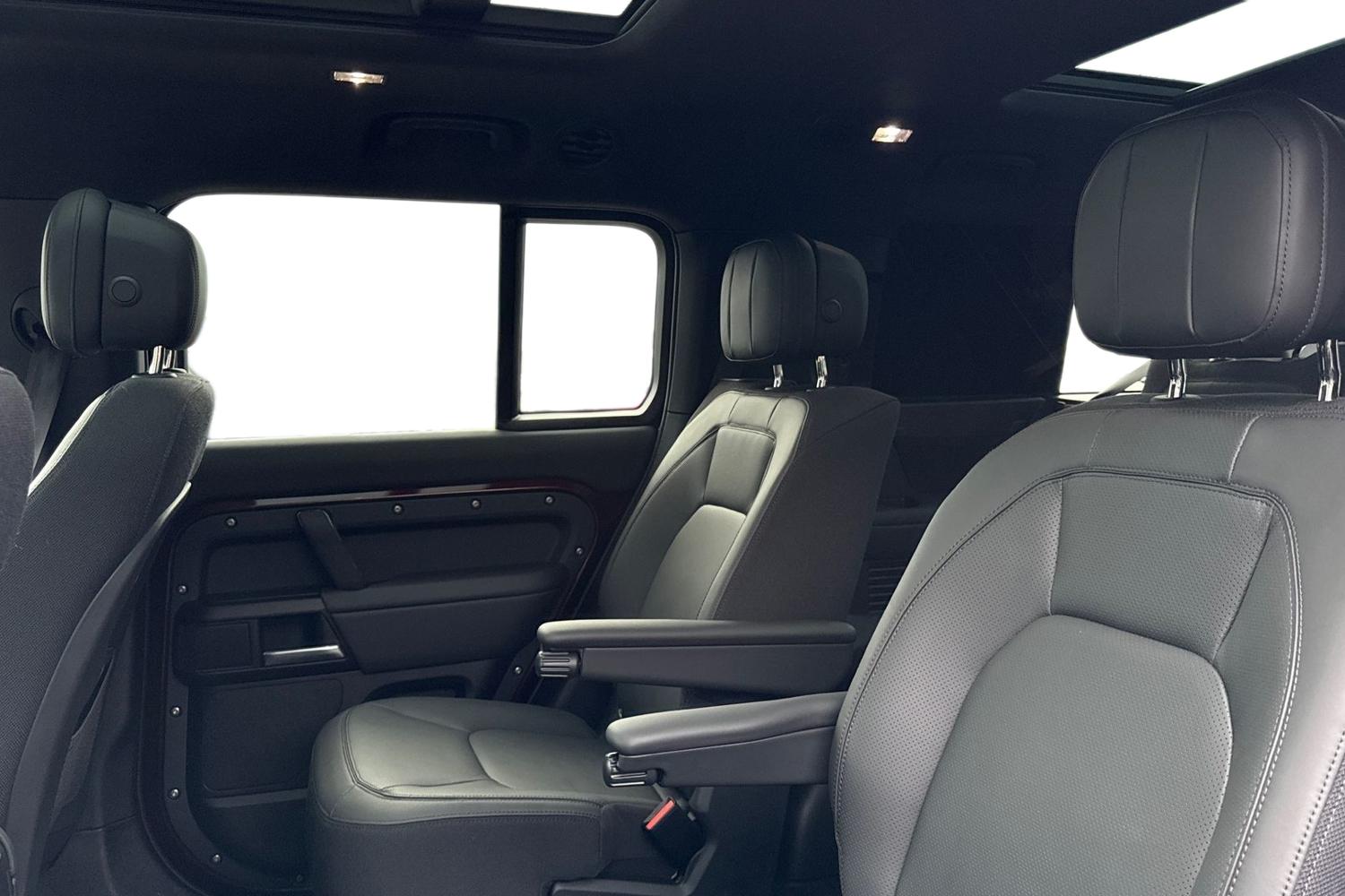 Used Land Rover Defender 130 2025 for sale - 77194830: Photo 4