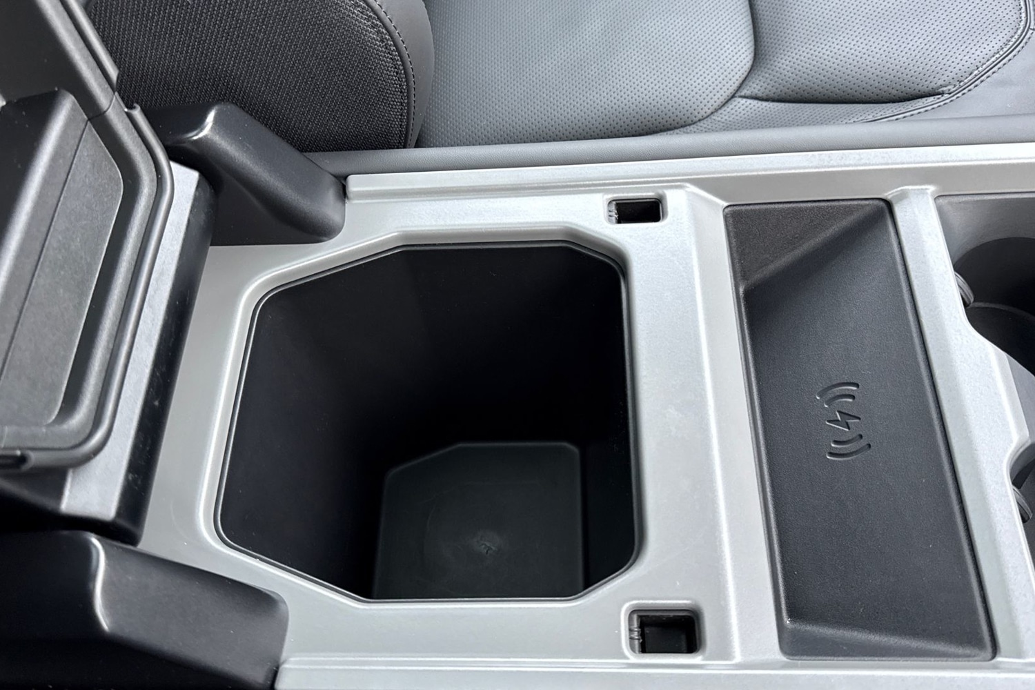 Used Land Rover Defender 130 2025 for sale - 77194830: Photo 51