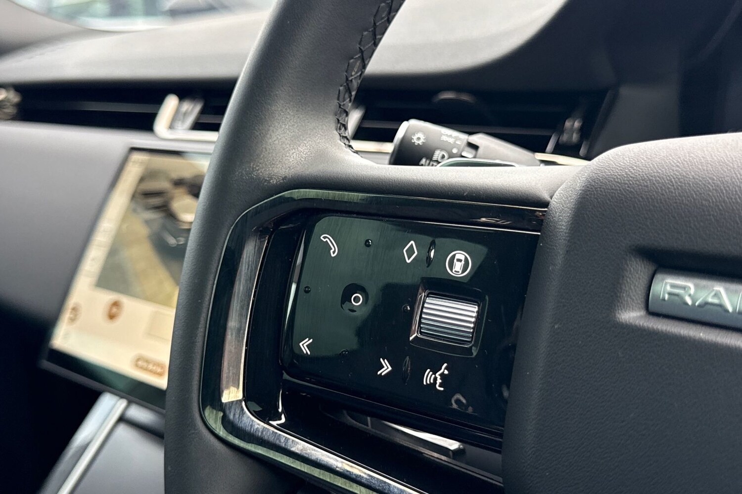 Used Land Rover Range Rover Evoque 2025 for sale - 76844528: Photo 33