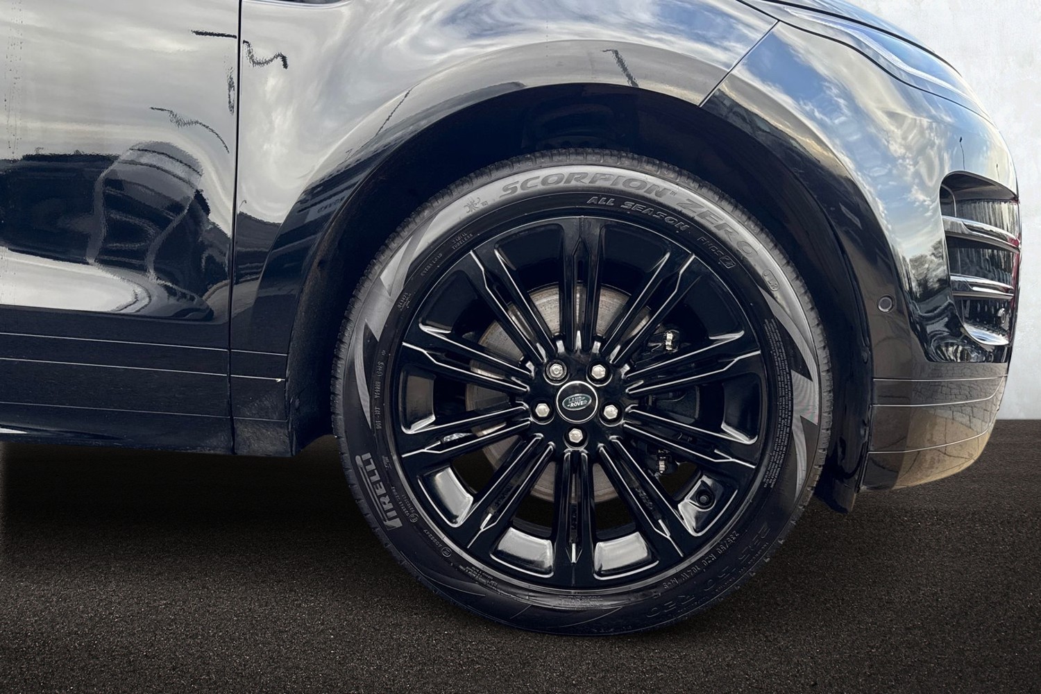 Used Land Rover Range Rover Evoque 2025 for sale - 76844528: Photo 9