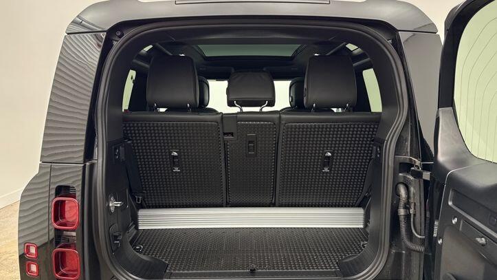 Used Land Rover Defender 90 2023 for sale - 77708648: Photo 11