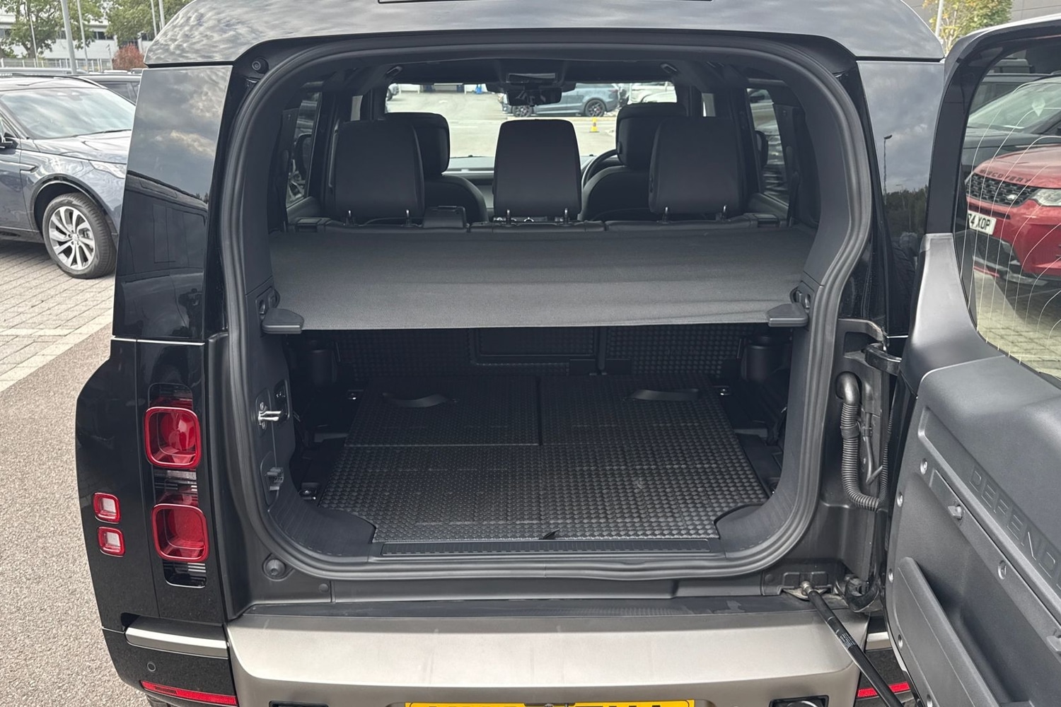 Used Land Rover Defender 110 2024 for sale - 76128612: Photo 11
