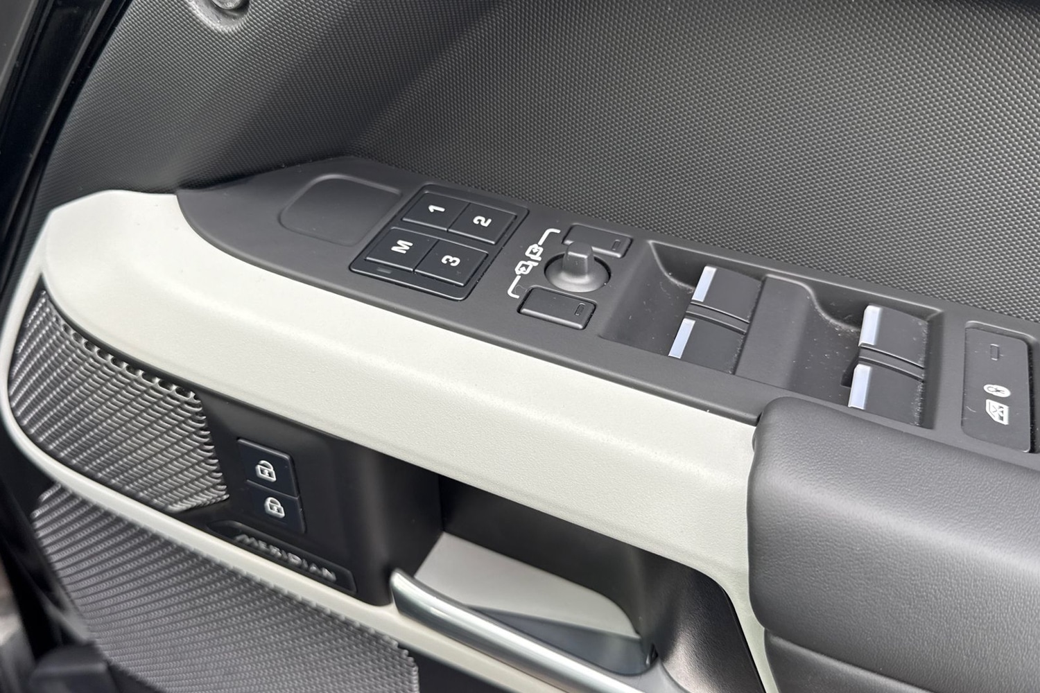 Used Land Rover Defender 110 2024 for sale - 76128612: Photo 26