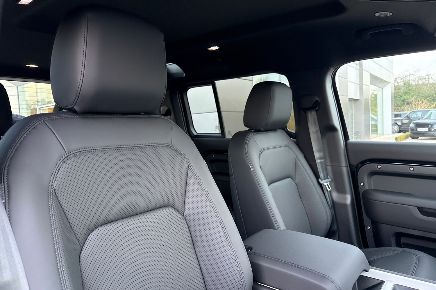 Used Land Rover Defender 110 2025 for sale - 76590430: Photo 10