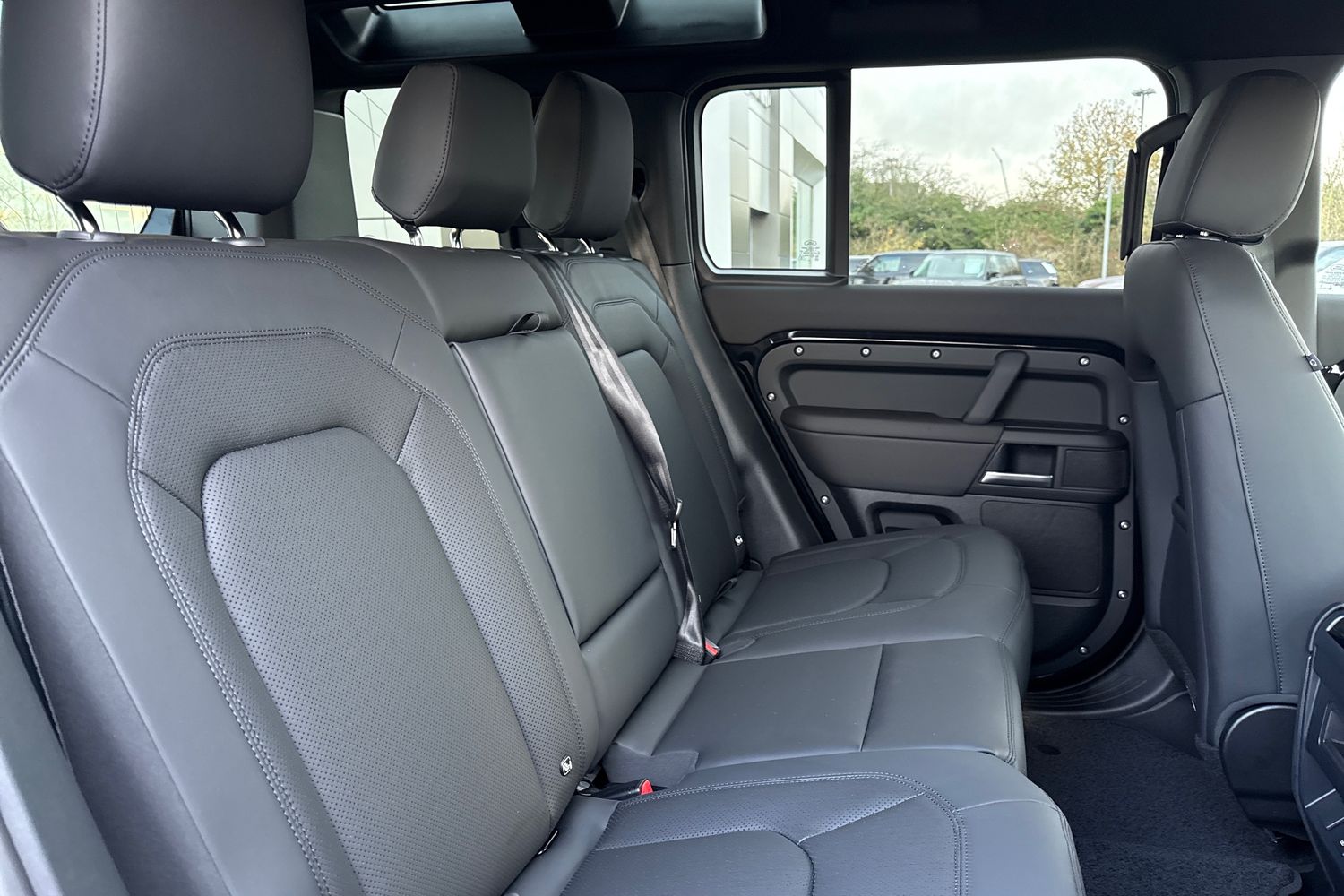 Used Land Rover Defender 110 2025 for sale - 76590430: Photo 12