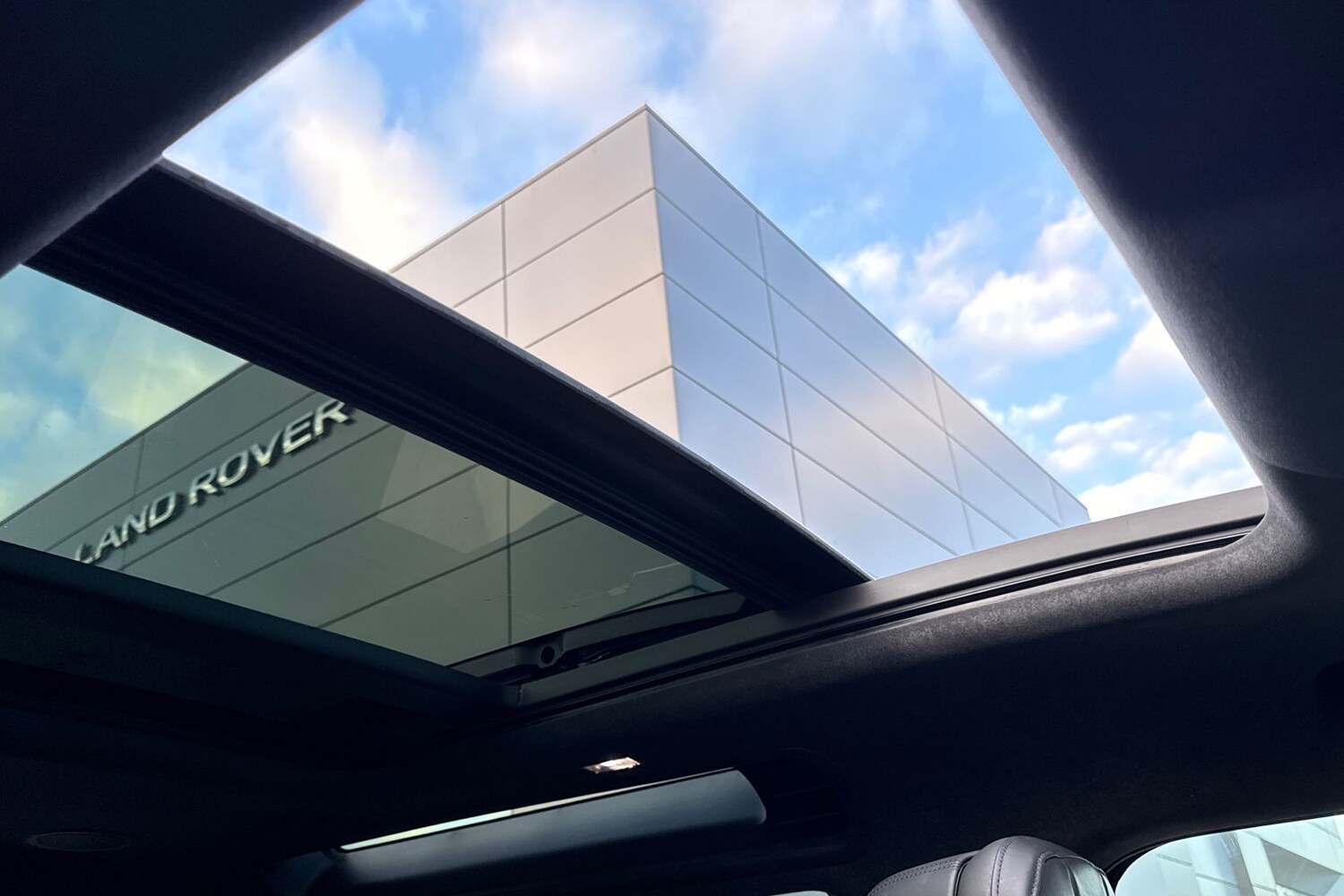 Used Land Rover Defender 90 2024 for sale - 77287157: Photo 32