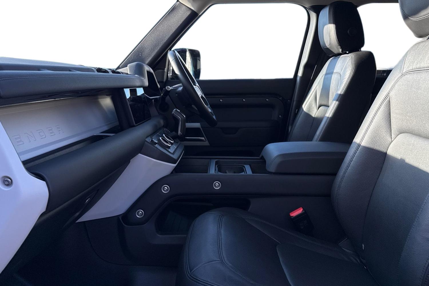 Used Land Rover Defender 110 2023 for sale - 76783010: Photo 3