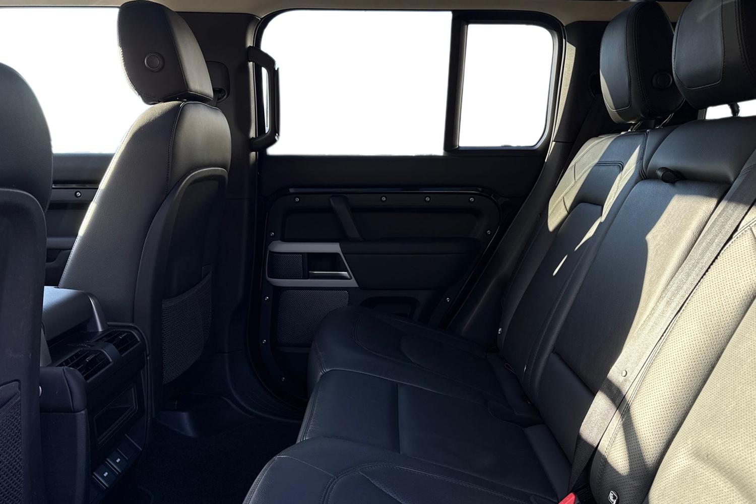 Used Land Rover Defender 110 2023 for sale - 76783010: Photo 4