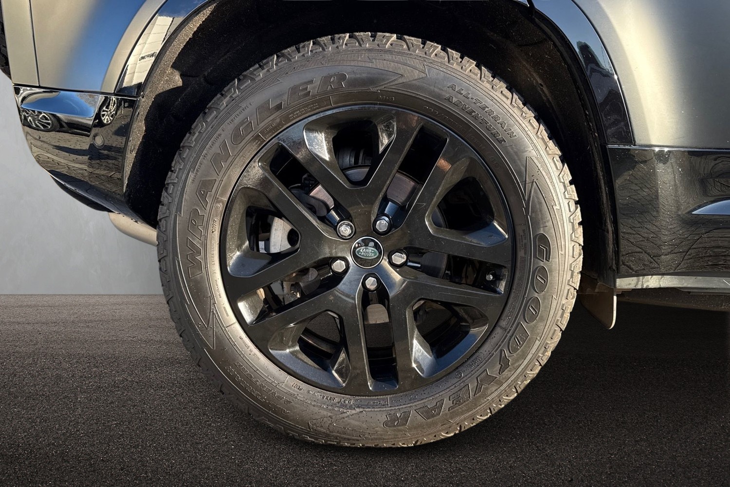 Used Land Rover Defender 110 2023 for sale - 76783010: Photo 9