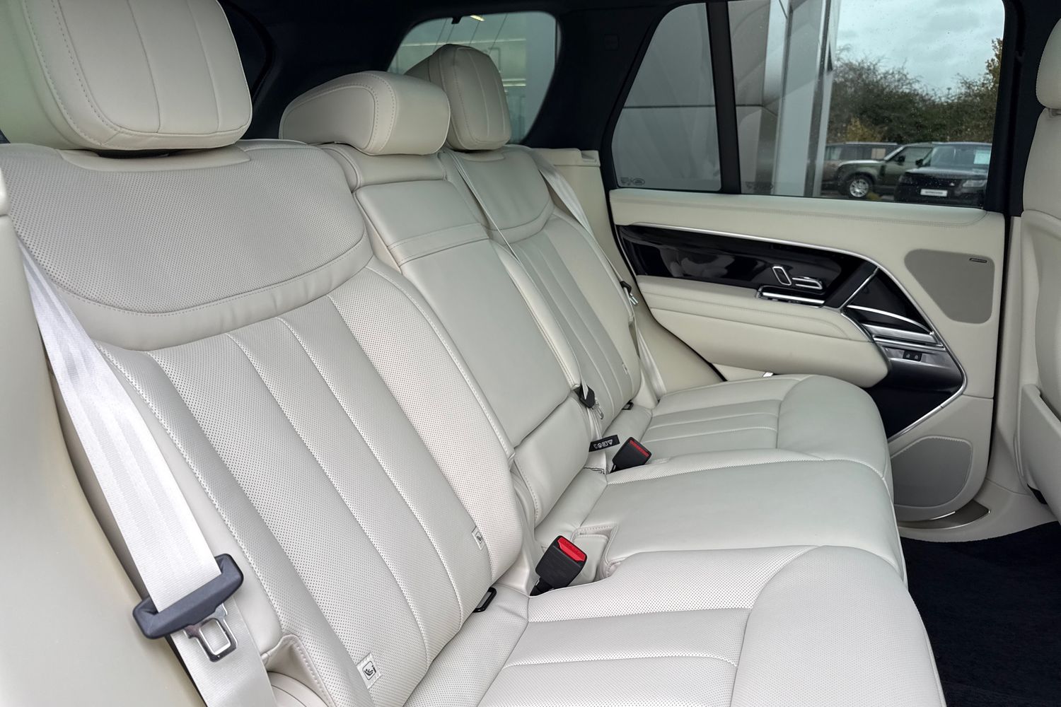 Used Land Rover Range Rover 2025 for sale - 76416608: Photo 12