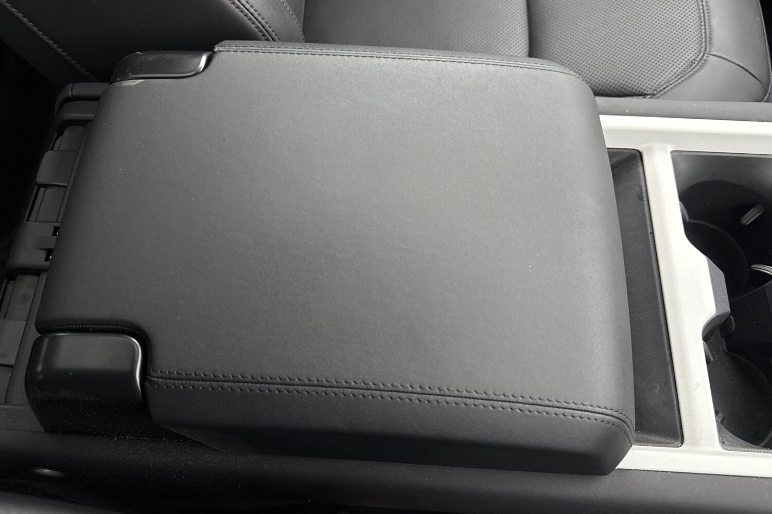 Used Land Rover Defender 2025 for sale - 77477167: Photo 44