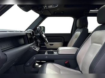 Used Land Rover Defender 90 2023 for sale - 78668617: Photo