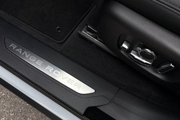 Used Land Rover Range Rover Velar 2025 for sale - 76220201: Photo 39