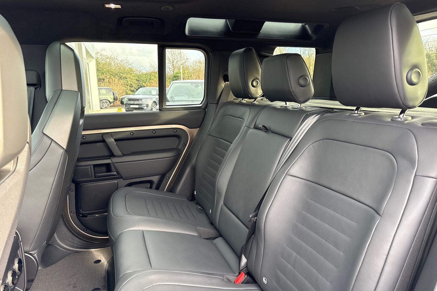 Used Land Rover Defender 110 2026 for sale - 77083967: Photo 13