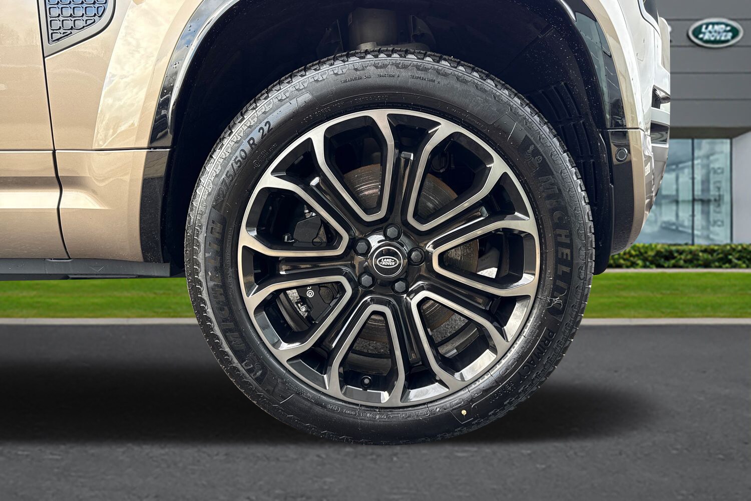 Used Land Rover Defender 110 2026 for sale - 77083967: Photo 8